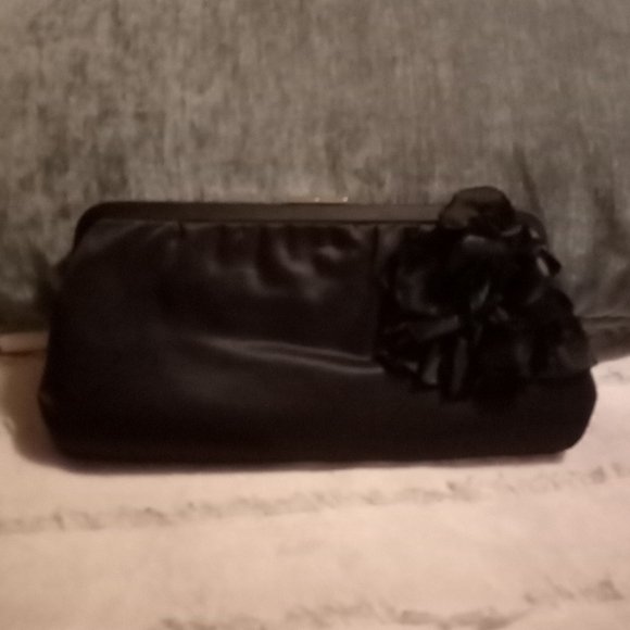 Banana republic clasp clutch Black Floral Feminine (8E) - Picture 4 of 15
